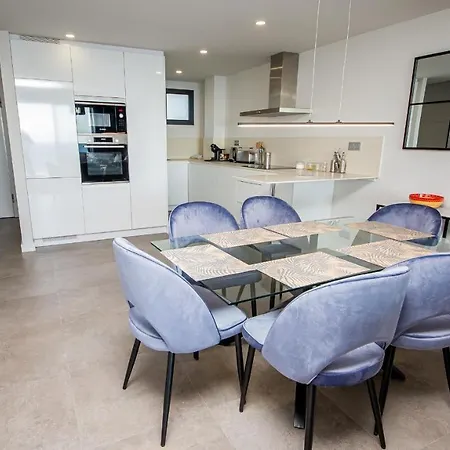 Blue B2-305 Apartment