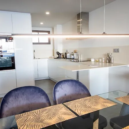 Blue B2-305 Apartment