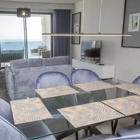 Blue B2-305 Apartment
